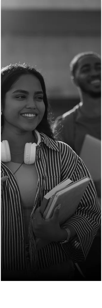 Jovem estudante sorrindo